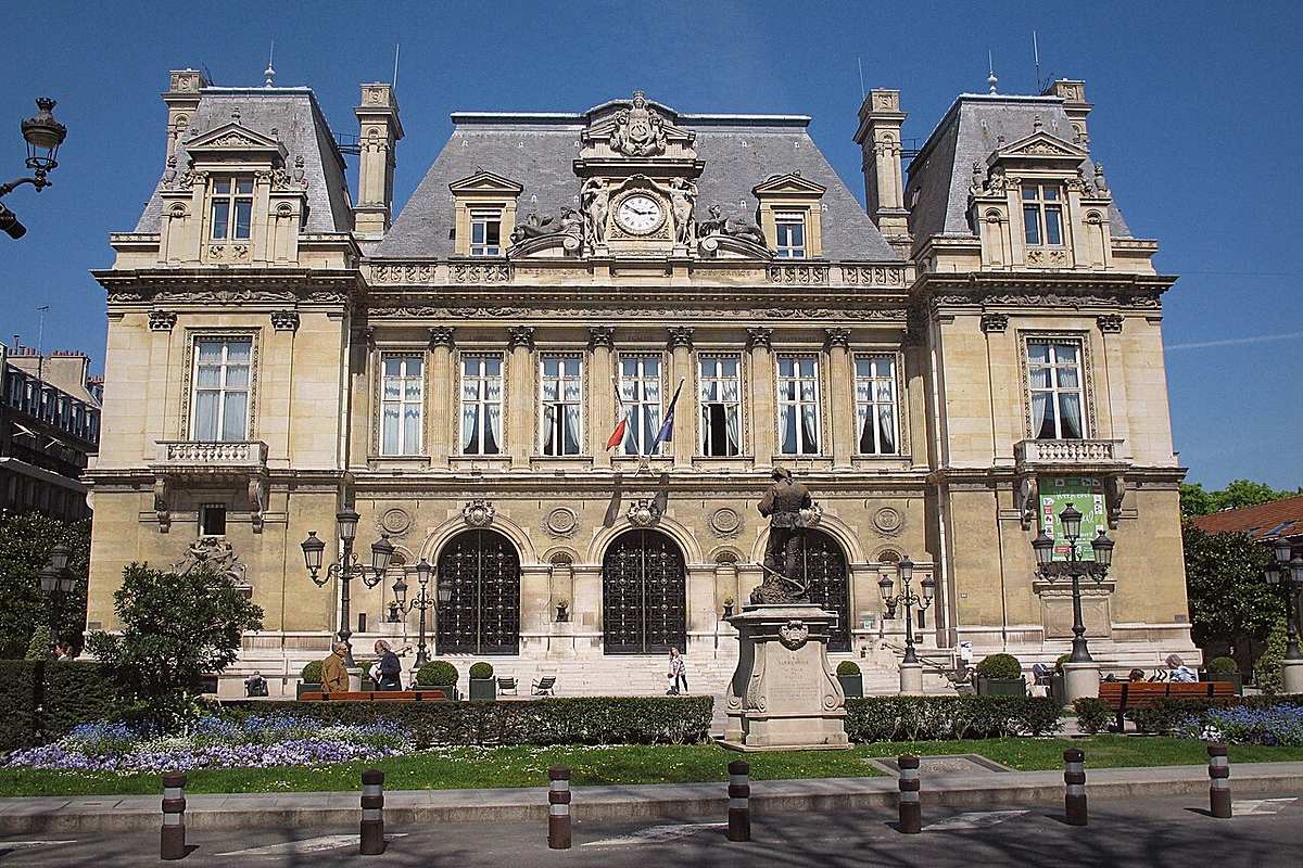 Mairie, à Neuilly-sur-Seine
